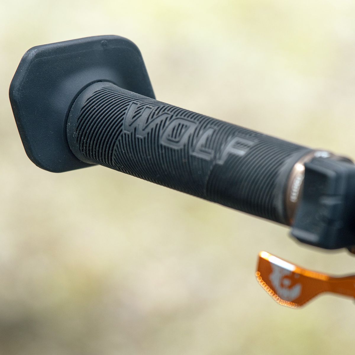 WOLF TOOTH - LOCKED-IN BAR END INSTALLATION GRIP PUNCH