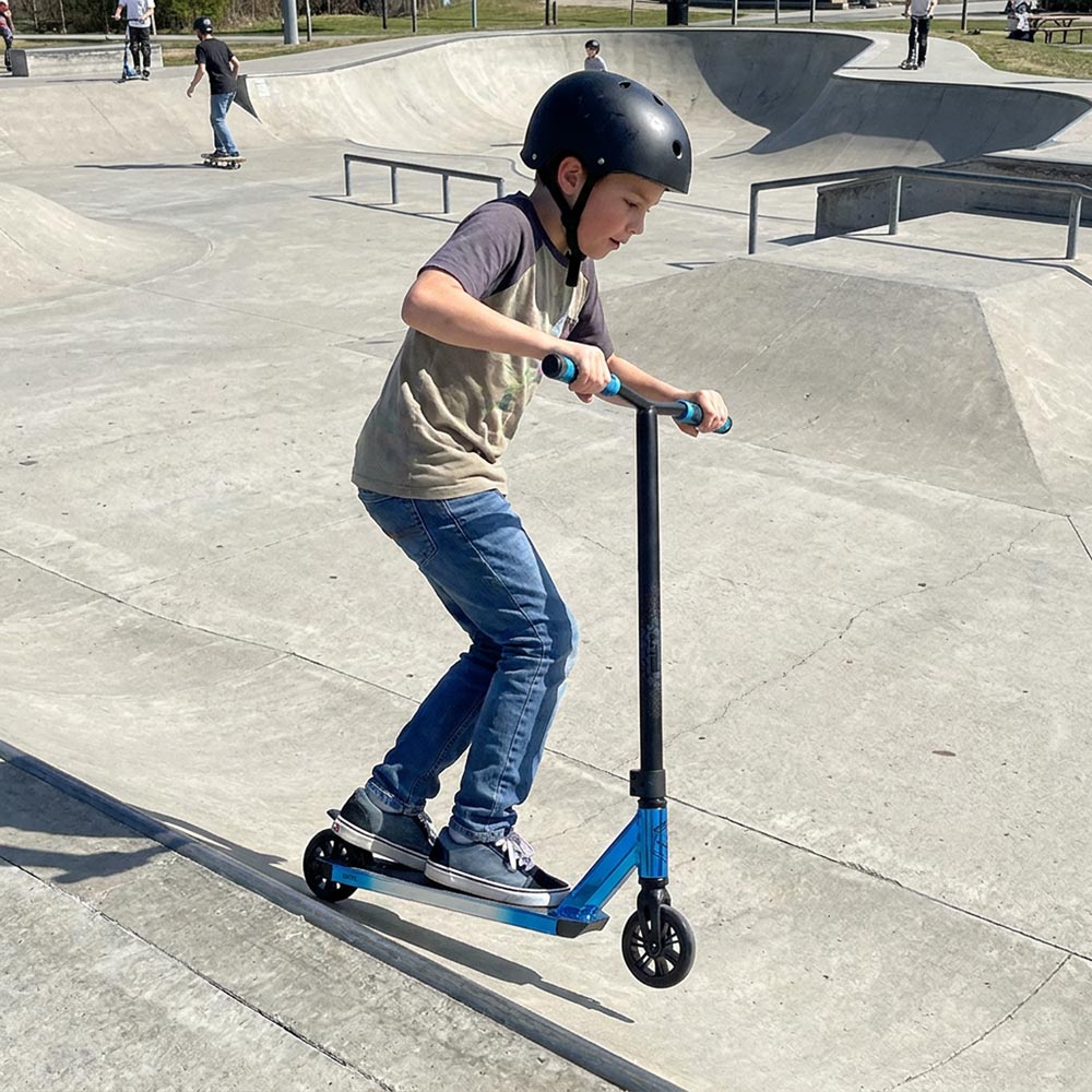 41478-Sullivan-Antic-Pro-Scooter-Blue-Lifestyle