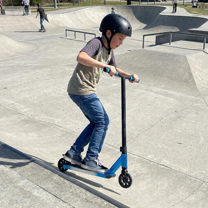 41478-Sullivan-Antic-Pro-Scooter-Blue-Lifestyle