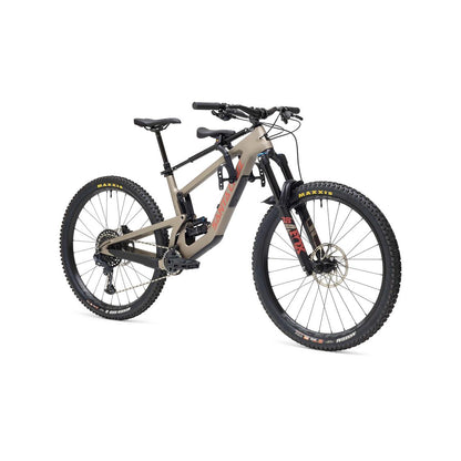 1_1_pro_seat_gen2_right_45_white_background (1)