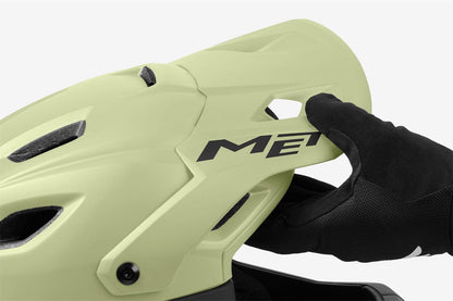 MET Parachute MIPS Pistachio Green 6