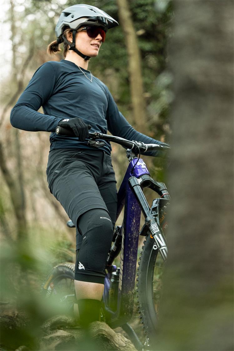 Bluegrass Aura Knee Guards 9