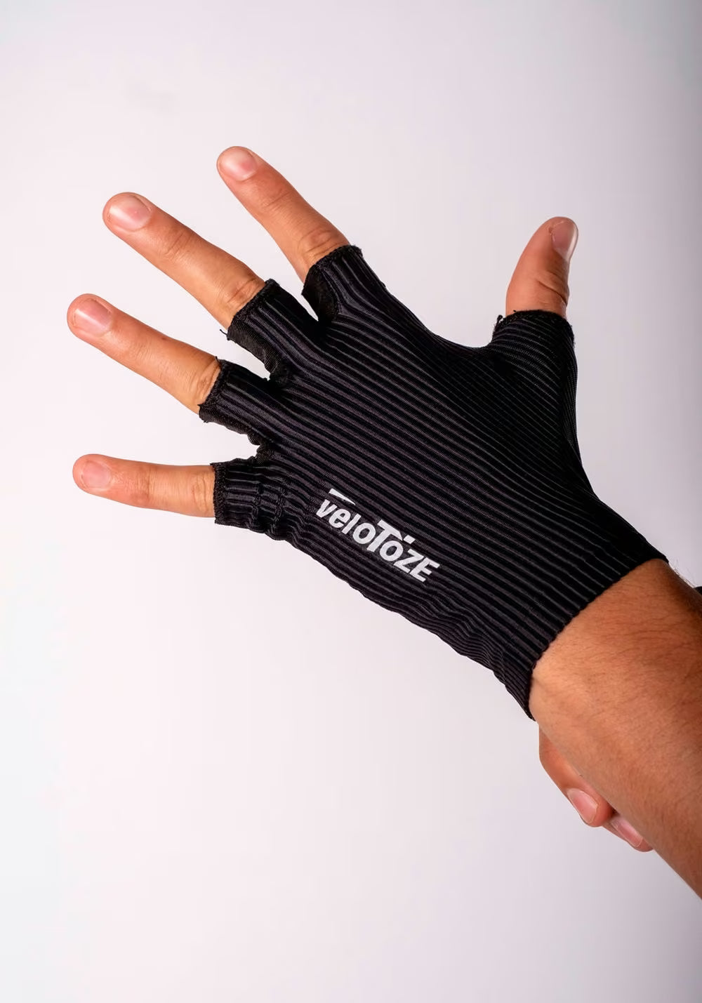 VeloToze Featherweight Aero Gloves - Image 2