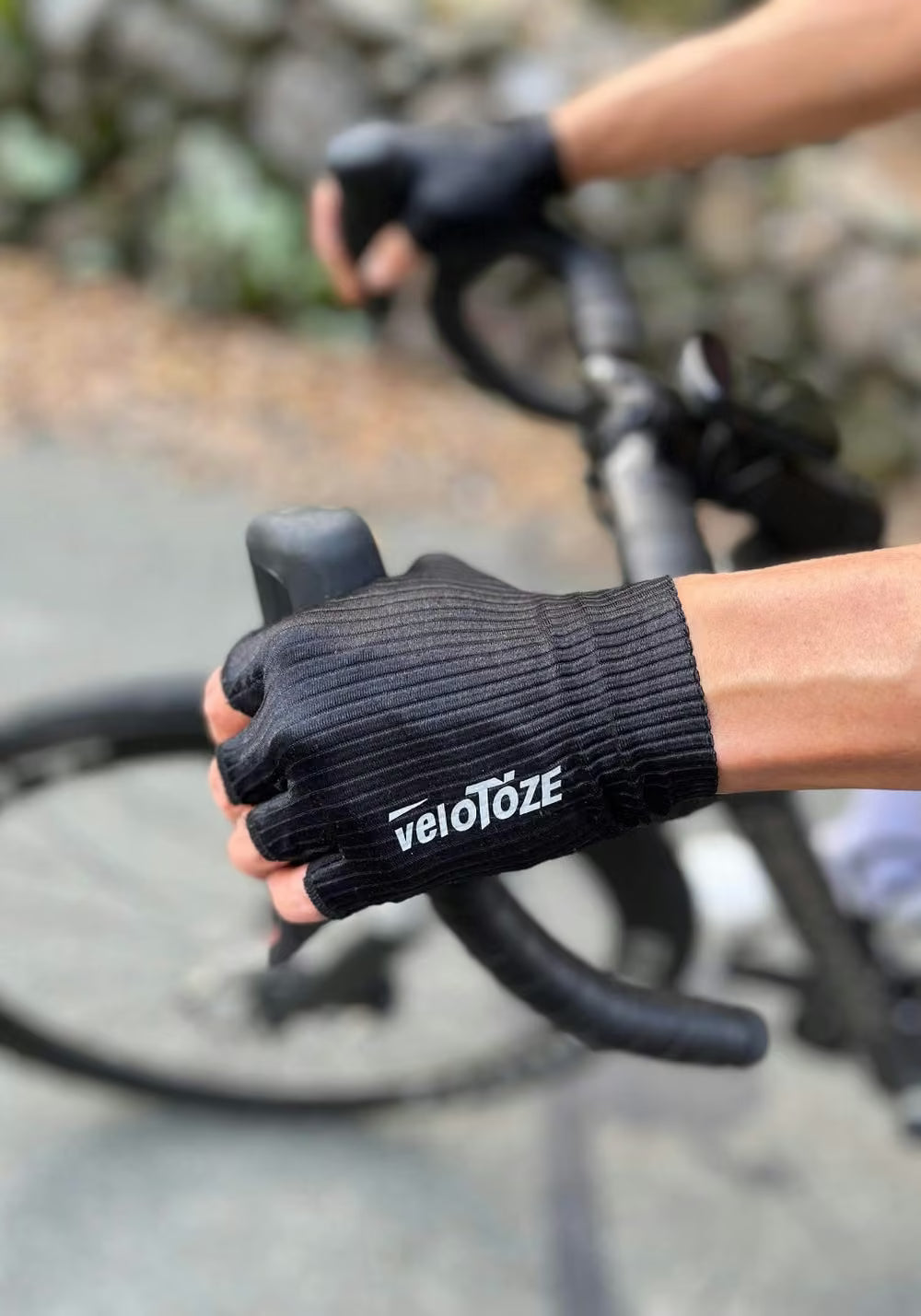VeloToze Featherweight Aero Gloves - Image 5