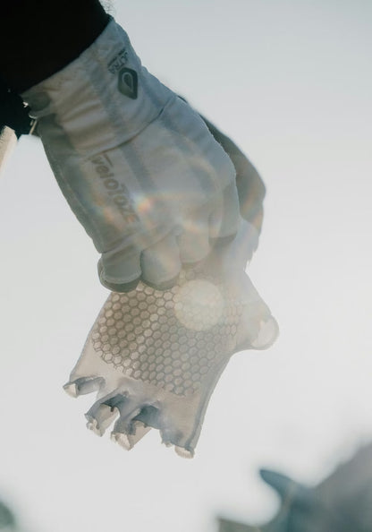 VeloToze Glacier Gloves White - Image 3