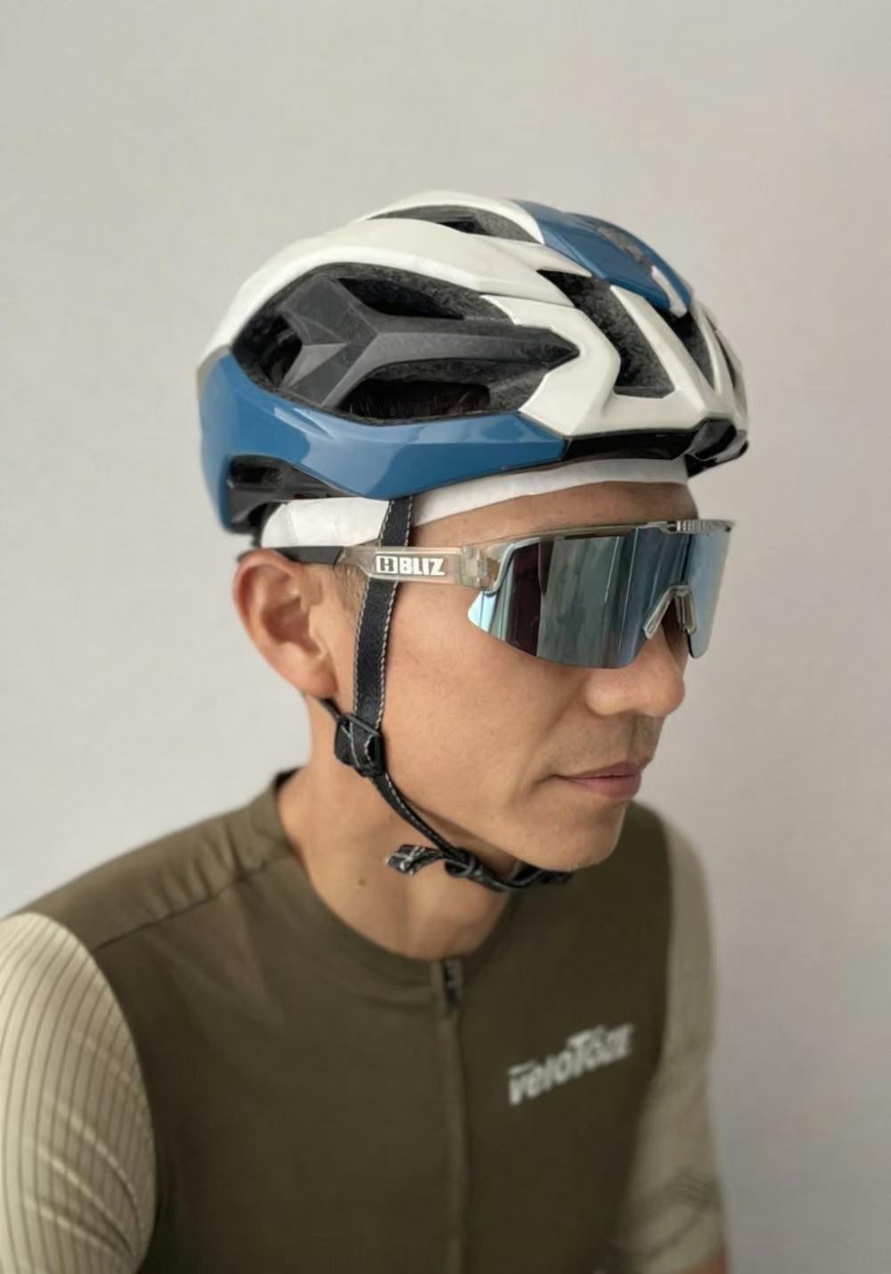 VeloToze Glacier Headband White - Image 4