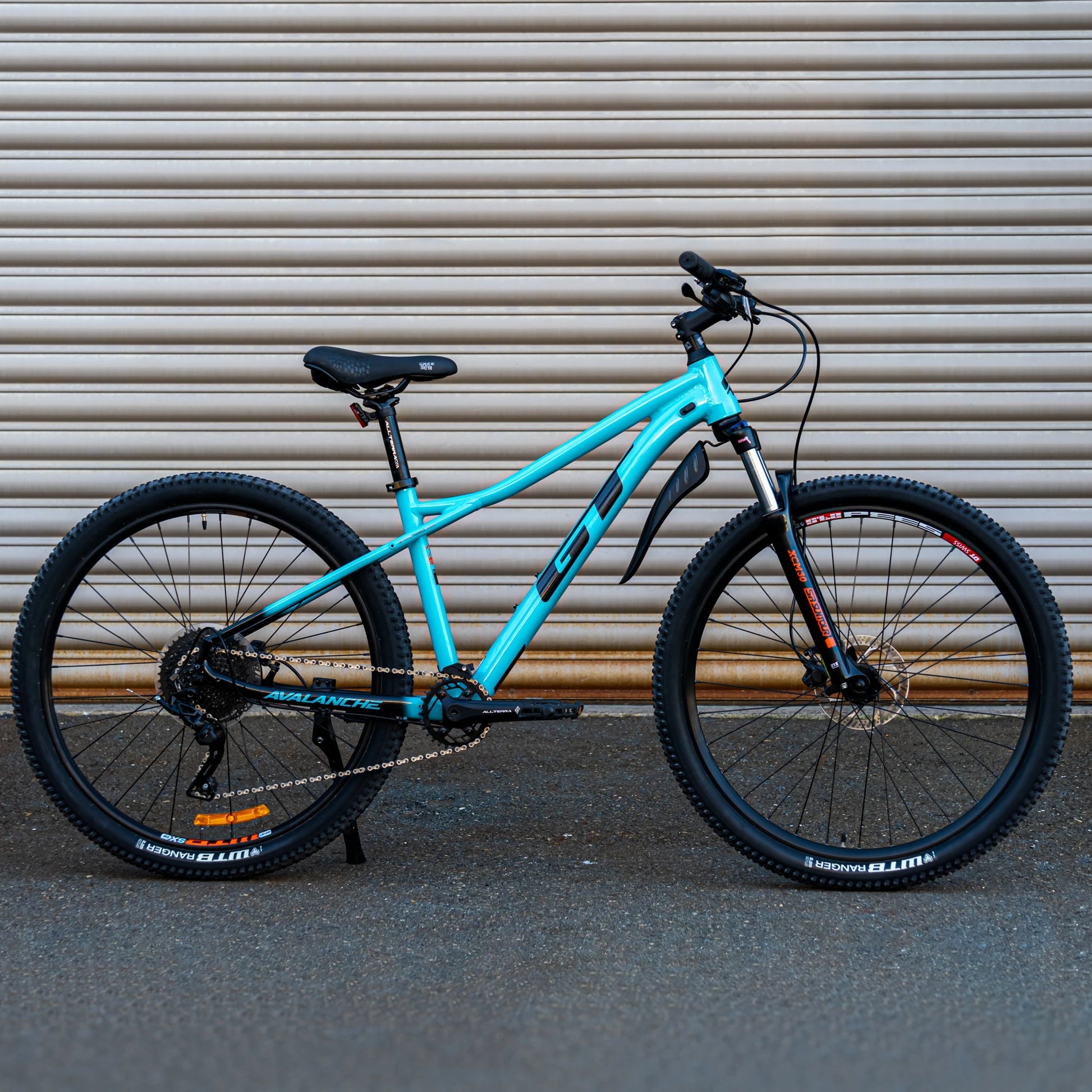 GT Avalanche Side View