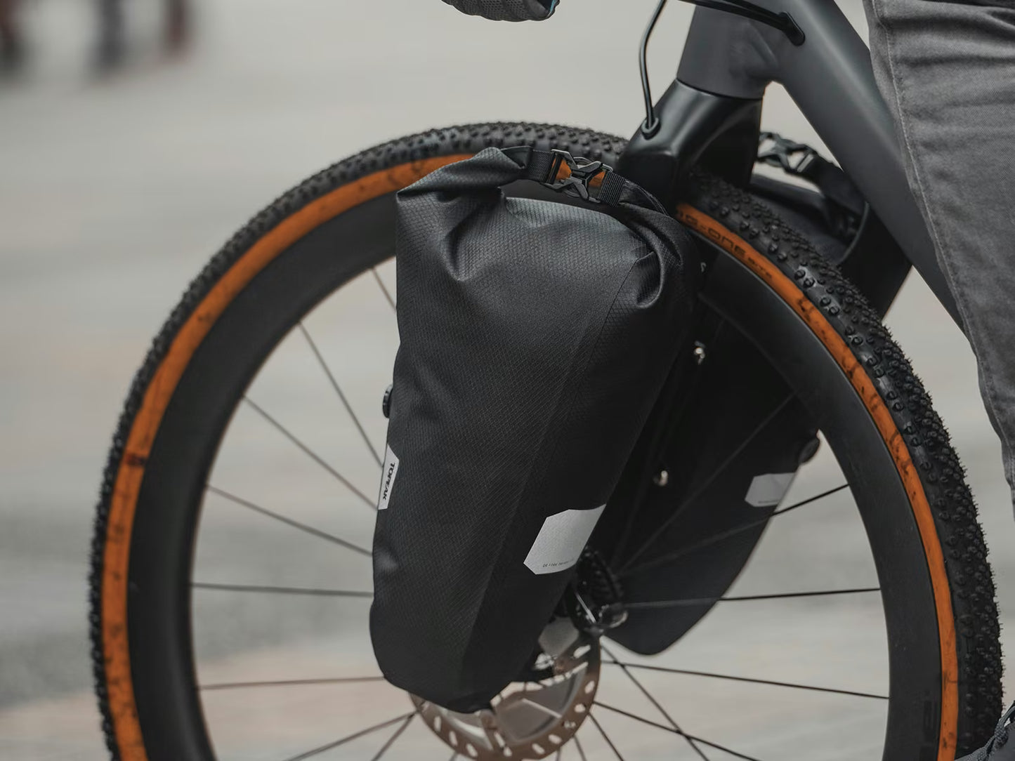 Topeak QR Fork Drybag 5.8L - Image 3