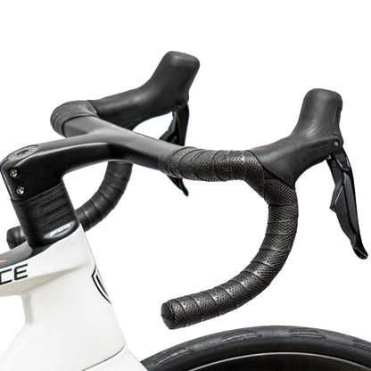 WINSPACE_C5_AERO_ROAD_BIKE_ANGLED_COCKPIT