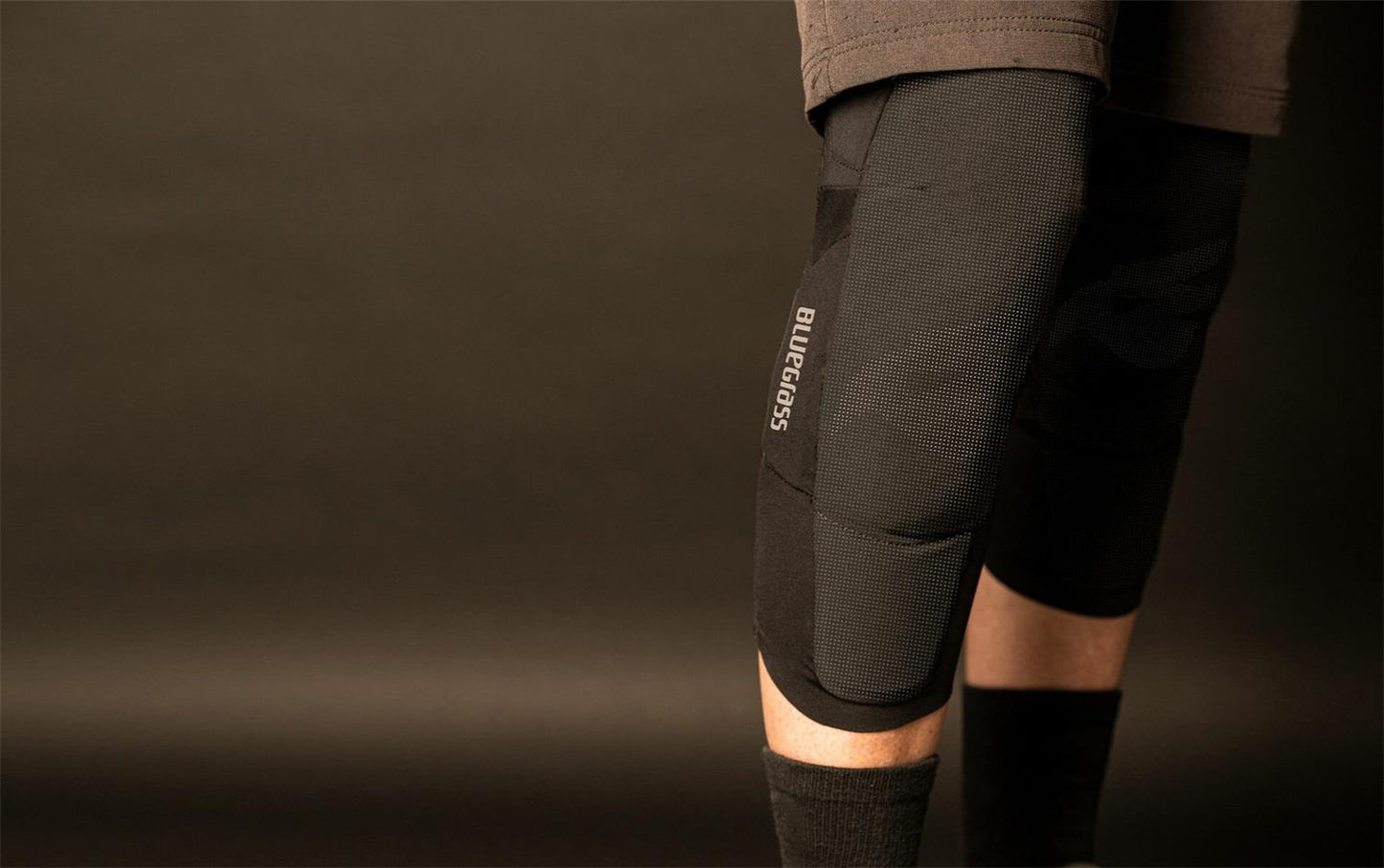 Bluegrass Aura Core Knee Guards 5