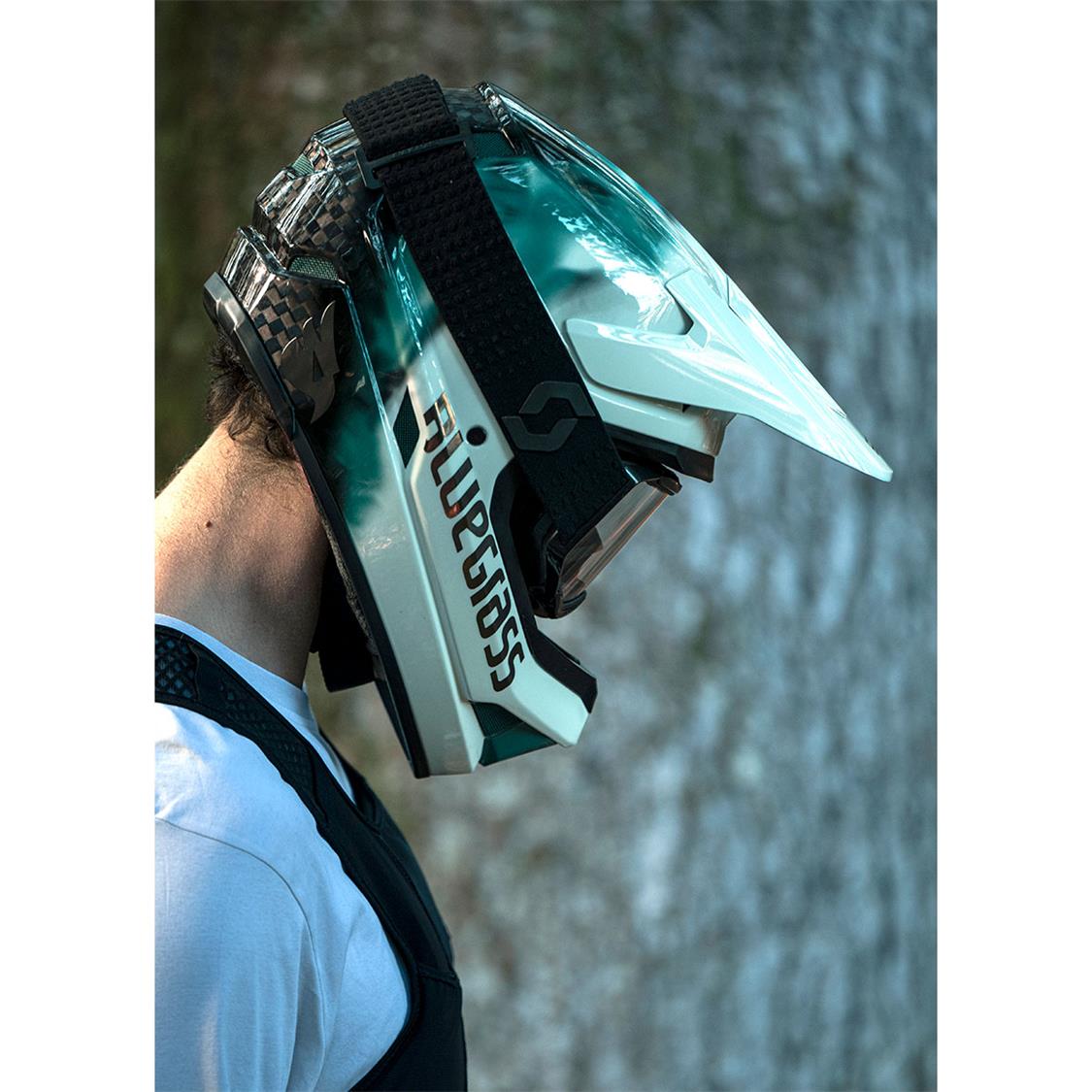 bluegrass-legit-carbon-mips-downhill-fullface-helm