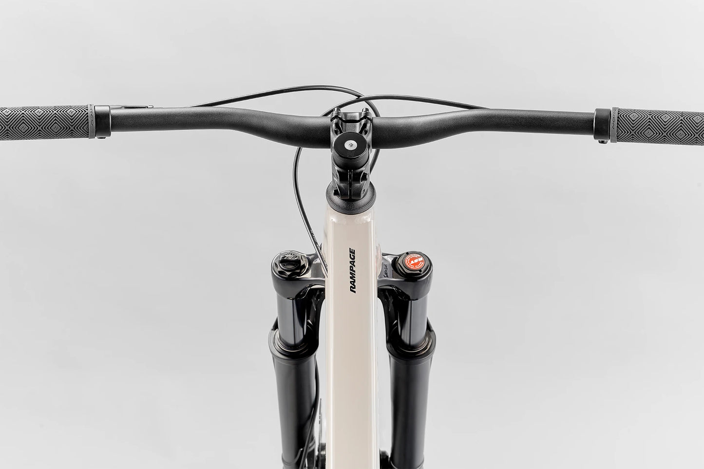 my25-rampage-2-m26-dirt-grey-pov-xl