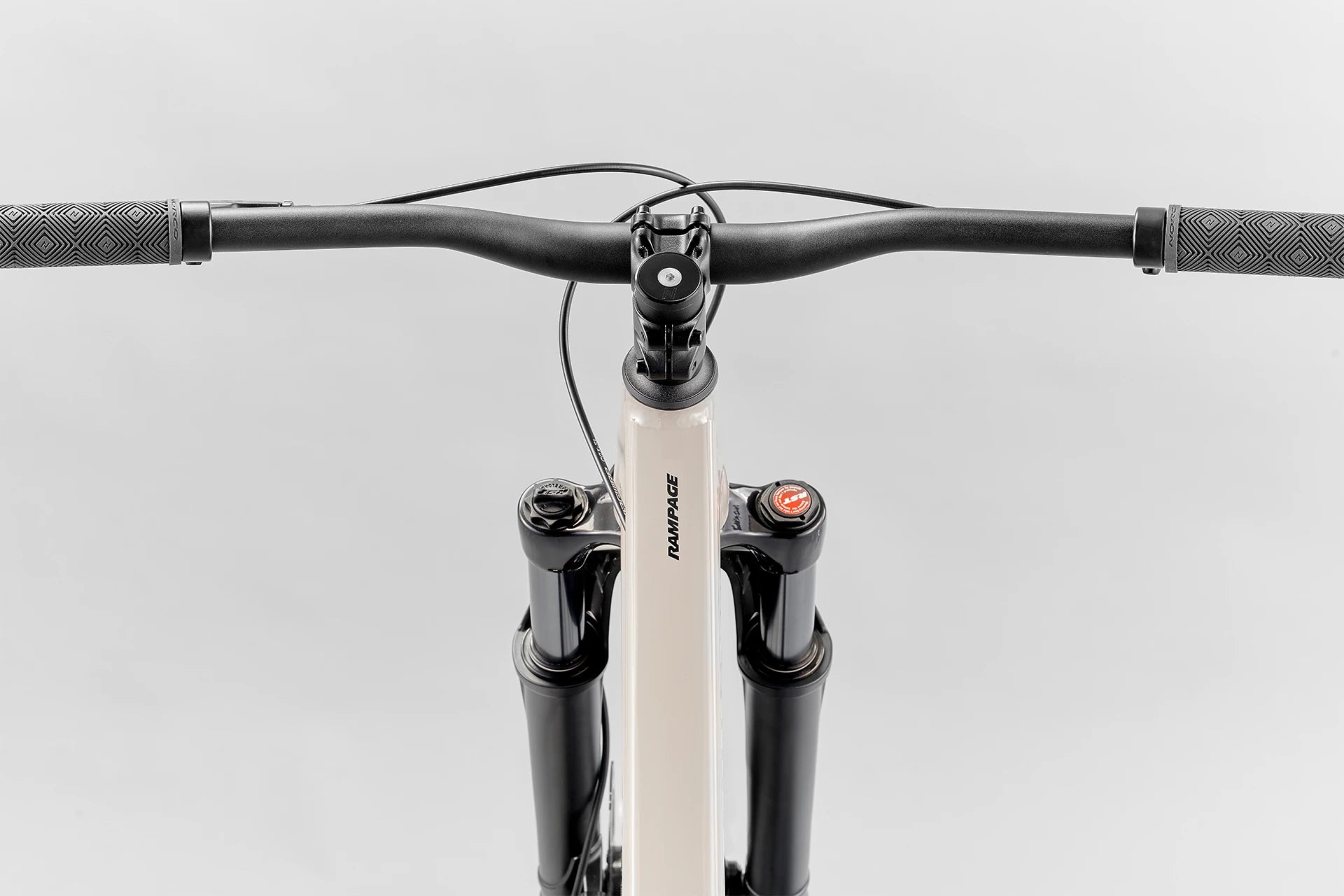 my25-rampage-2-m26-dirt-grey-pov-xl